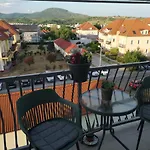 Orsika Hilltop Lejlighed